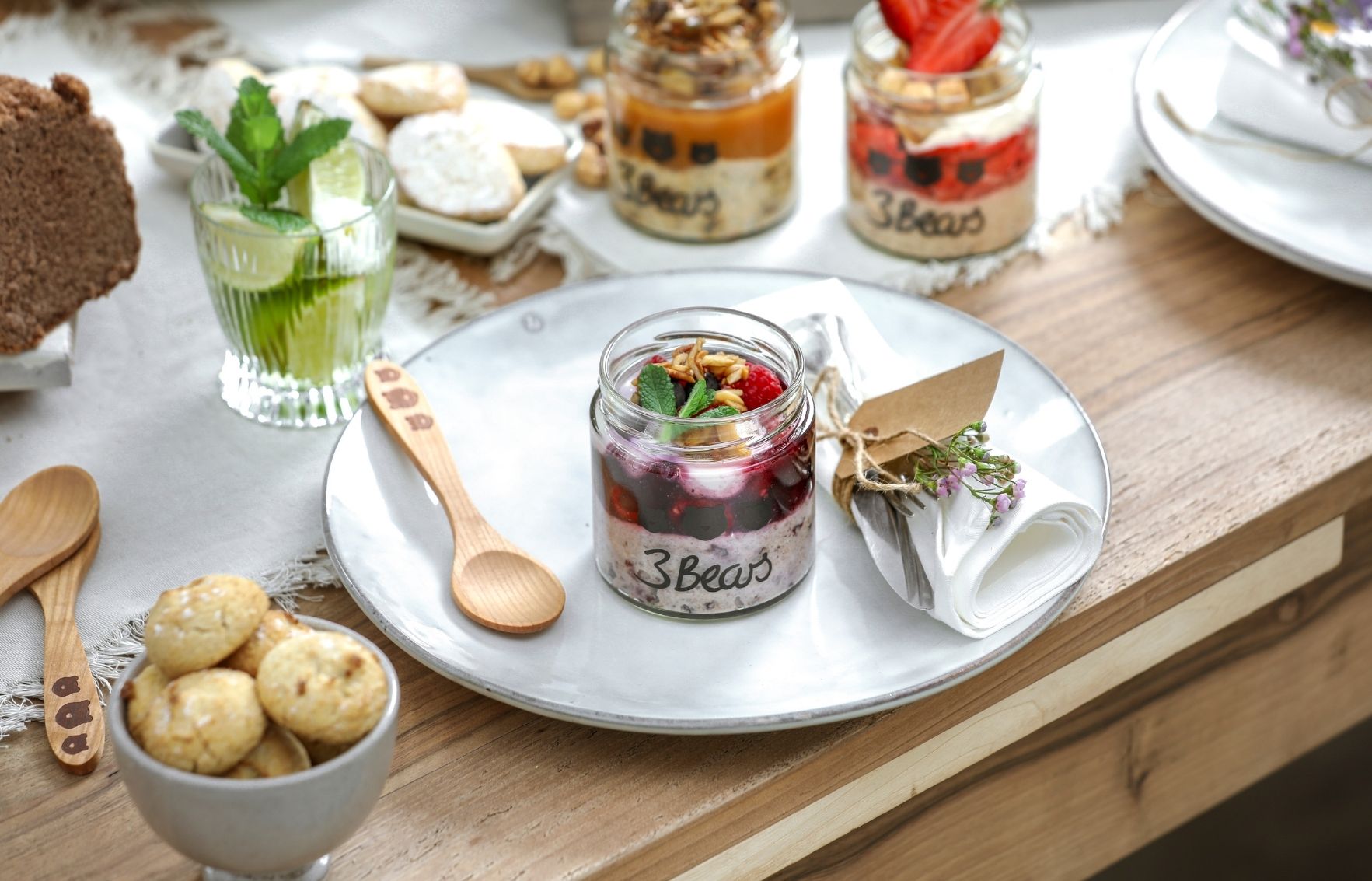 Berry Overnight Oats with Berry Compote Berry Overnight Oats with Berry Compote