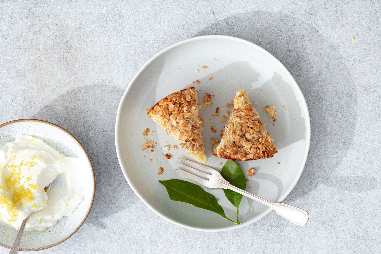 Saftiger Zitronenkuchen mit Kokos und Hafer-Crumble