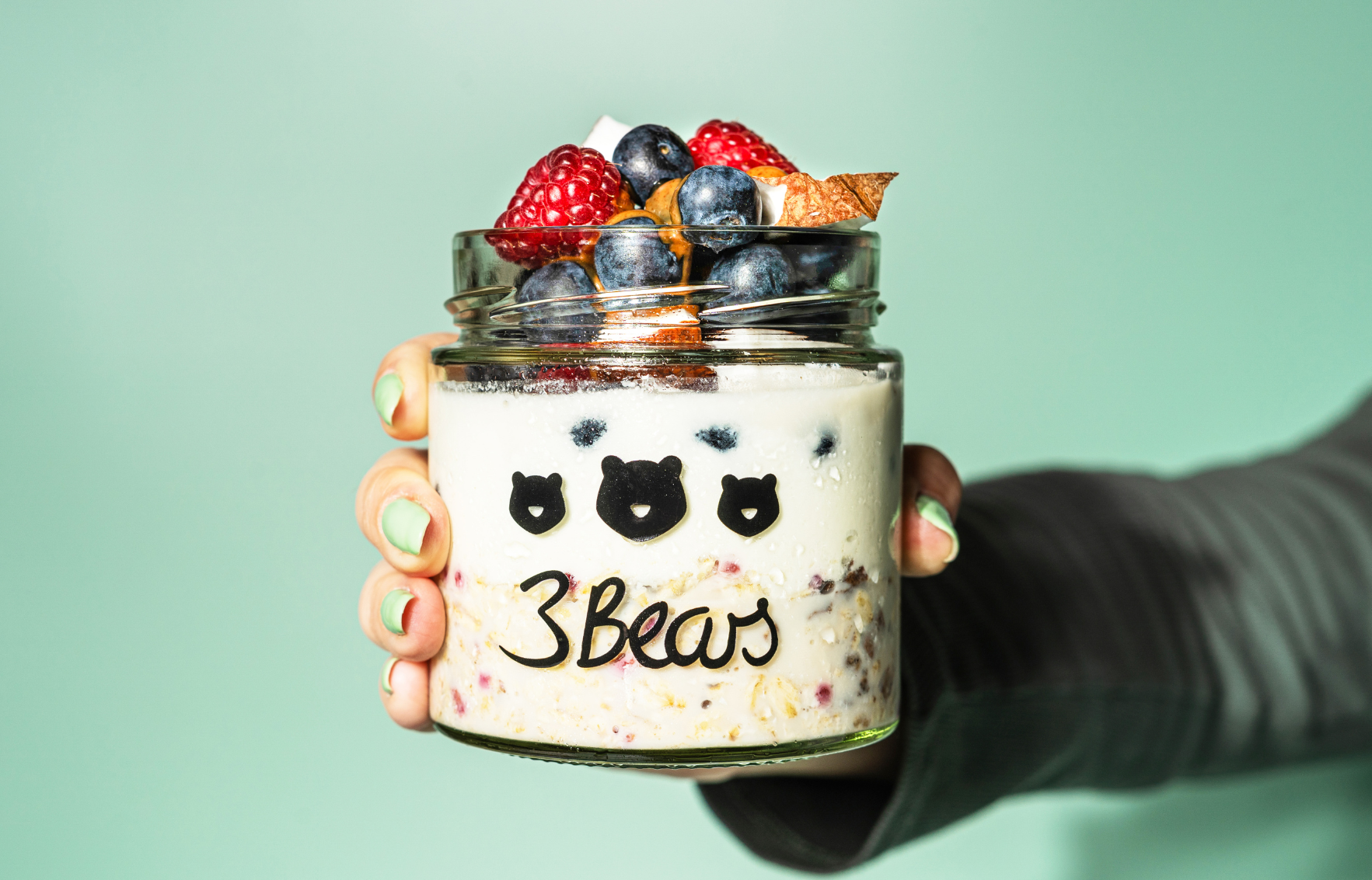 (2)	Protein Power zum Löffeln: Sommerliche Kokos-Beeren Overnight Oats mit Zitronenquark