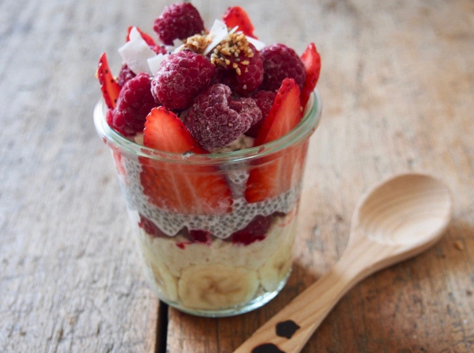 Overnight Oats mit Banane Beeren Chia schnell und einfach